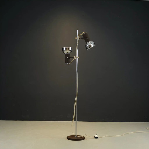 Vintage adjustable floorlamp.