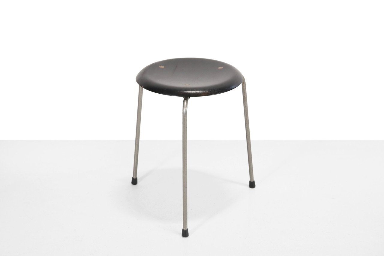 Early black Arne Jacobsen DOT 3170 stool | €900 | Whoppah