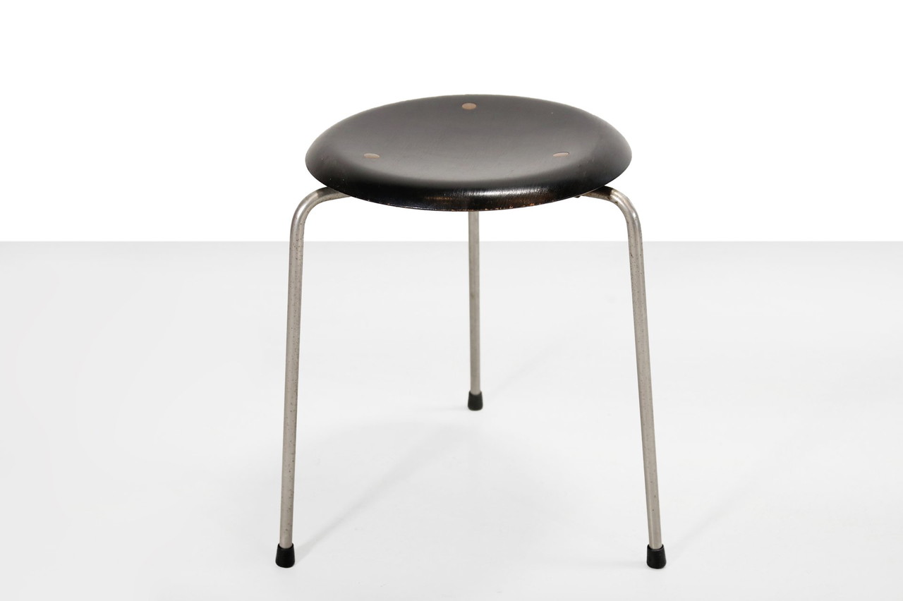 Early black Arne Jacobsen DOT 3170 stool | €900 | Whoppah