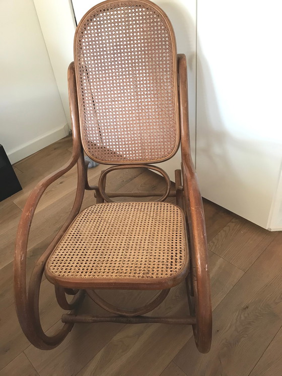 Image 1 of Fauteuil à bascule vintage Thonet