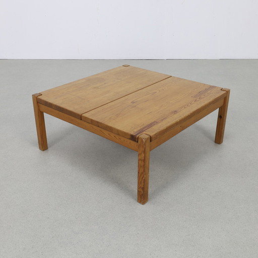 Table basse en bois de pin par Ilmari Tapiovaara, années 1960