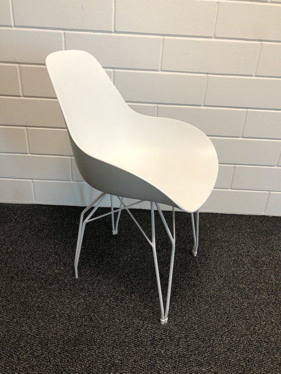 Image 1 of 5x Kubikoff Diamond Dimple Closed Chair blanc