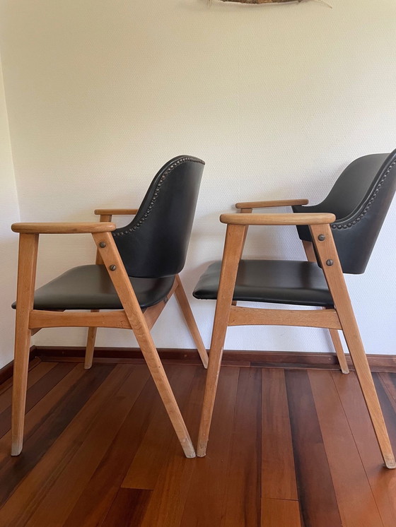 Image 1 of Deux chaises de salle à manger vintage