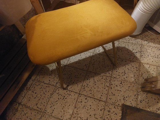 Image 1 of Tabouret jaune Nordal