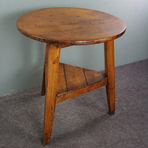 High English Pinewood cricket table with original nails and oxidation