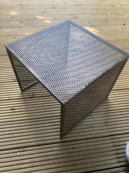 Mesa auxiliar vintage de los años 80 de metal calado