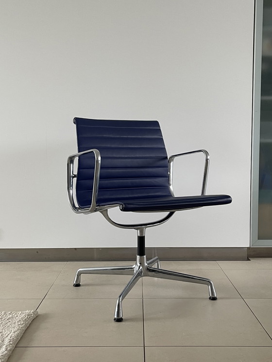 Image 1 of 6x Vitra EA103 chairs