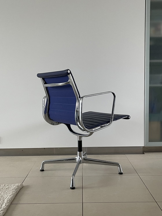 Image 1 of 6x Vitra EA103 chairs