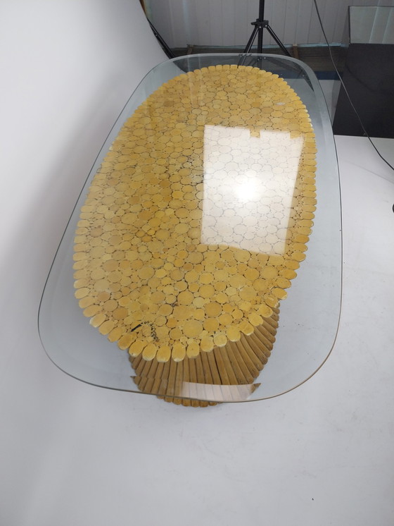 Image 1 of Table basse McGuire des années 1970 avec plateau en verre. En parfait état