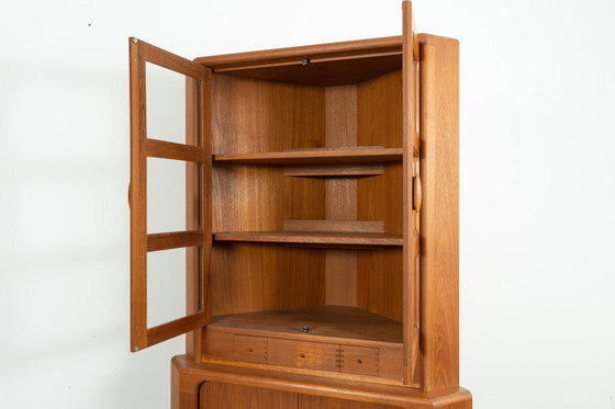 Image 1 of Dyrlund corner cabinet