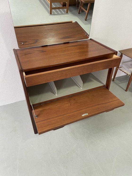 Image 1 of Coiffeuse vintage en teck