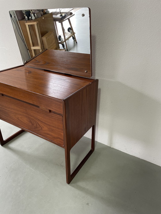 Image 1 of Coiffeuse vintage en teck