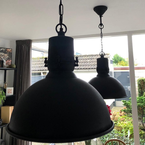 Image 1 of 2x lampes suspendues Falcon design industriel