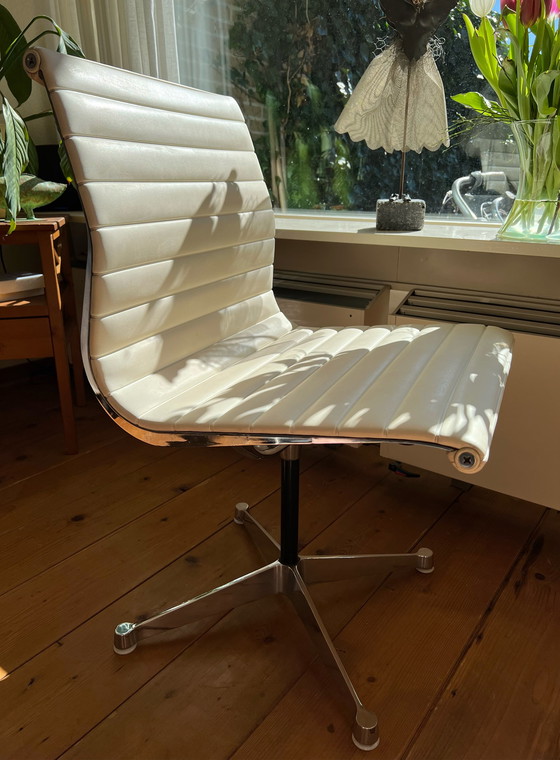 Image 1 of Herman Miller Eames EA101 - Ivory