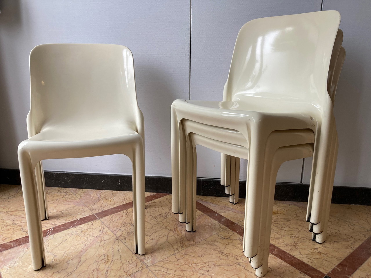 Artemide Selene, 12 chaises | €1,150 | Whoppah