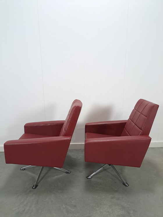 Image 1 of Fauteuil pivotant vintage bordeaux