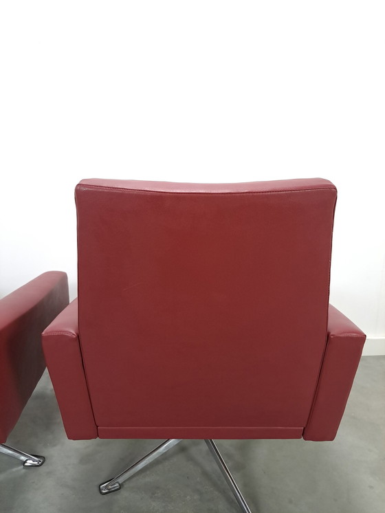Image 1 of Fauteuil pivotant vintage bordeaux