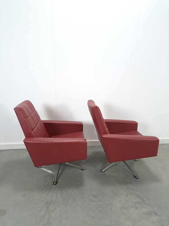 Image 1 of Fauteuil pivotant vintage bordeaux