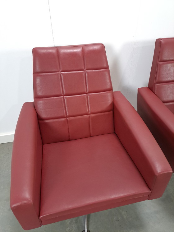 Image 1 of Fauteuil pivotant vintage bordeaux