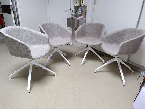 Image 1 of 4x Gaber Basket chairs + Arca table