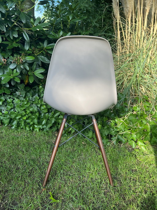 Vitra Eames Plastic Side Chair DSW, Maple, dark, forest