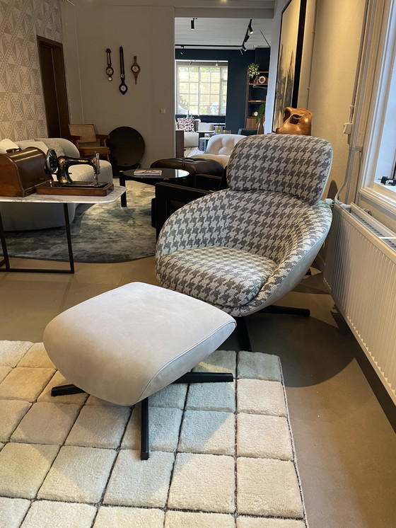 Image 1 of Fauteuil et pouf Minotti Russell