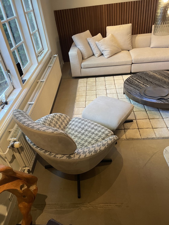 Image 1 of Fauteuil et pouf Minotti Russell