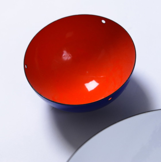 Image 1 of 4 Louis pulses Verner Panton enamel flowerpot lamps