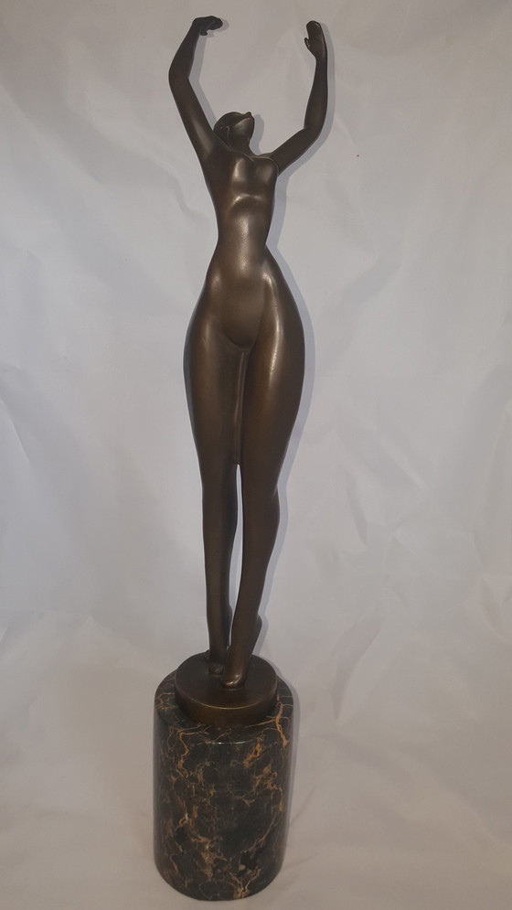 Image 1 of Artiste Juno, sculpture en bronze d'une danseuse