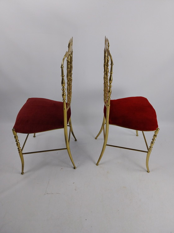 Image 1 of Set 2 chaises chiavari en laiton par Giuseppe Geatano