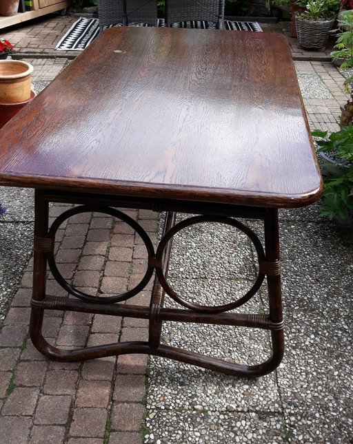 Manoe dining table