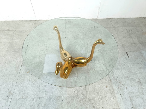 Image 1 of Tavolino da caffè vintage a forma di cigno in ottone