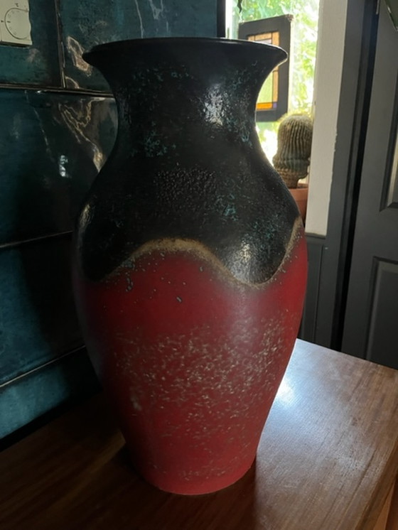 Image 1 of grand vase de sol ouest-allemand 50cm de haut noir rouge