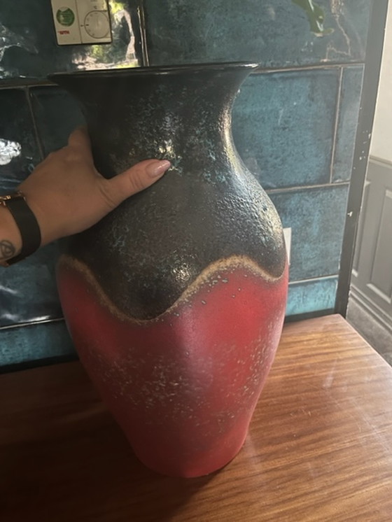 Image 1 of grand vase de sol ouest-allemand 50cm de haut noir rouge