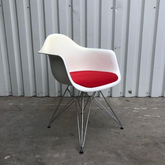 Image 1 of 4 Eames Vitra DAR