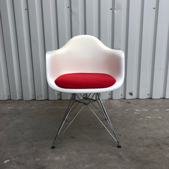 Image 1 of 4 Eames Vitra DAR