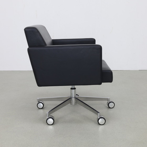 Image 1 of 2x Lounge Chair on wheels in Leather by Poltrona Frau