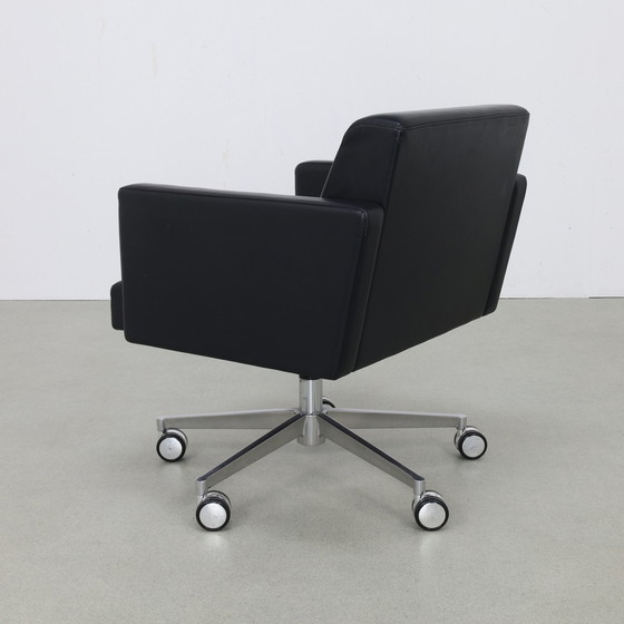 Image 1 of 2x Lounge Chair on wheels in Leather by Poltrona Frau