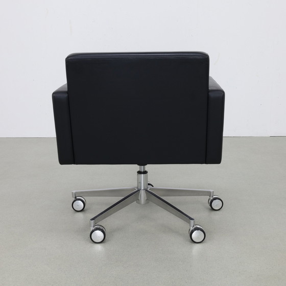 Image 1 of 2x Lounge Chair on wheels in Leather by Poltrona Frau