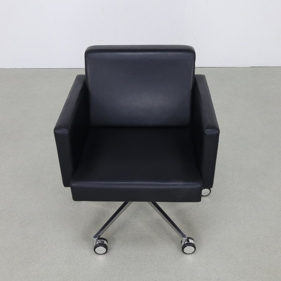 Image 1 of 2x Lounge Chair on wheels in Leather by Poltrona Frau