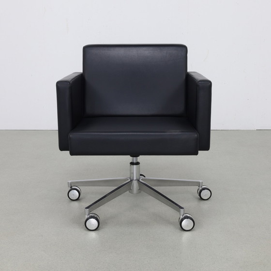 Image 1 of 2x Lounge Chair on wheels in Leather by Poltrona Frau