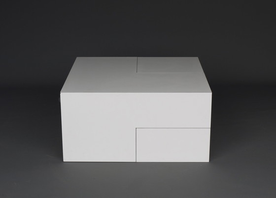 Image 1 of Table basse sculpturale minimaliste