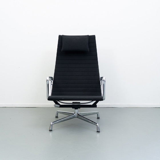 Image 1 of 2x Vitra Eames Ea 124 chair