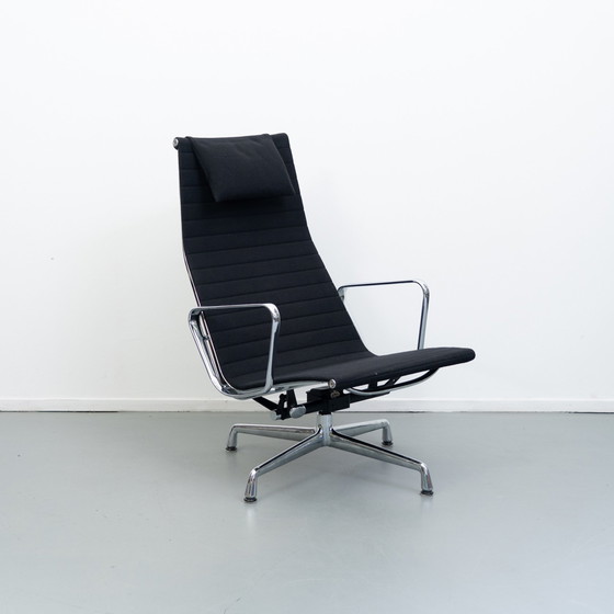 Image 1 of 2x Vitra Eames Ea 124 chair