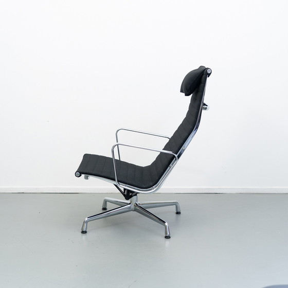 Image 1 of 2x Vitra Eames Ea 124 chair