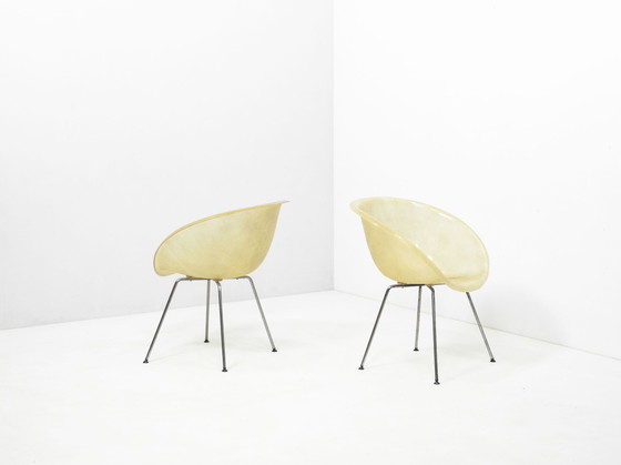 Image 1 of 2 chaises vintage en fibre de verre