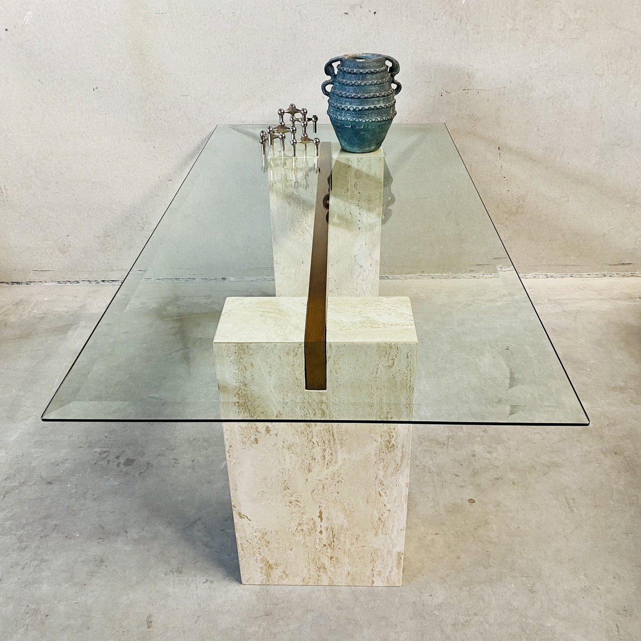 Mesa de comedor de travertino Top Artedi con vidrio