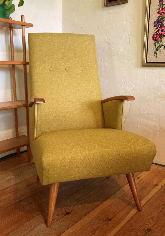 Image 1 of Poltrona vintage con poggiapiedi