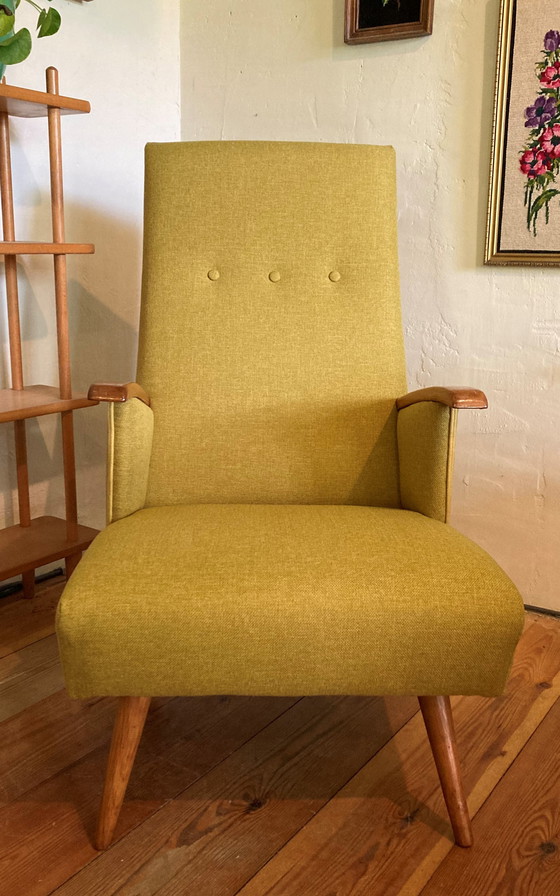 Image 1 of Poltrona vintage con poggiapiedi