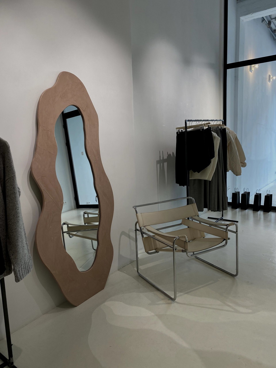 1/1 Studio Zuiderveld Concrete mirror | €1,100 | Whoppah